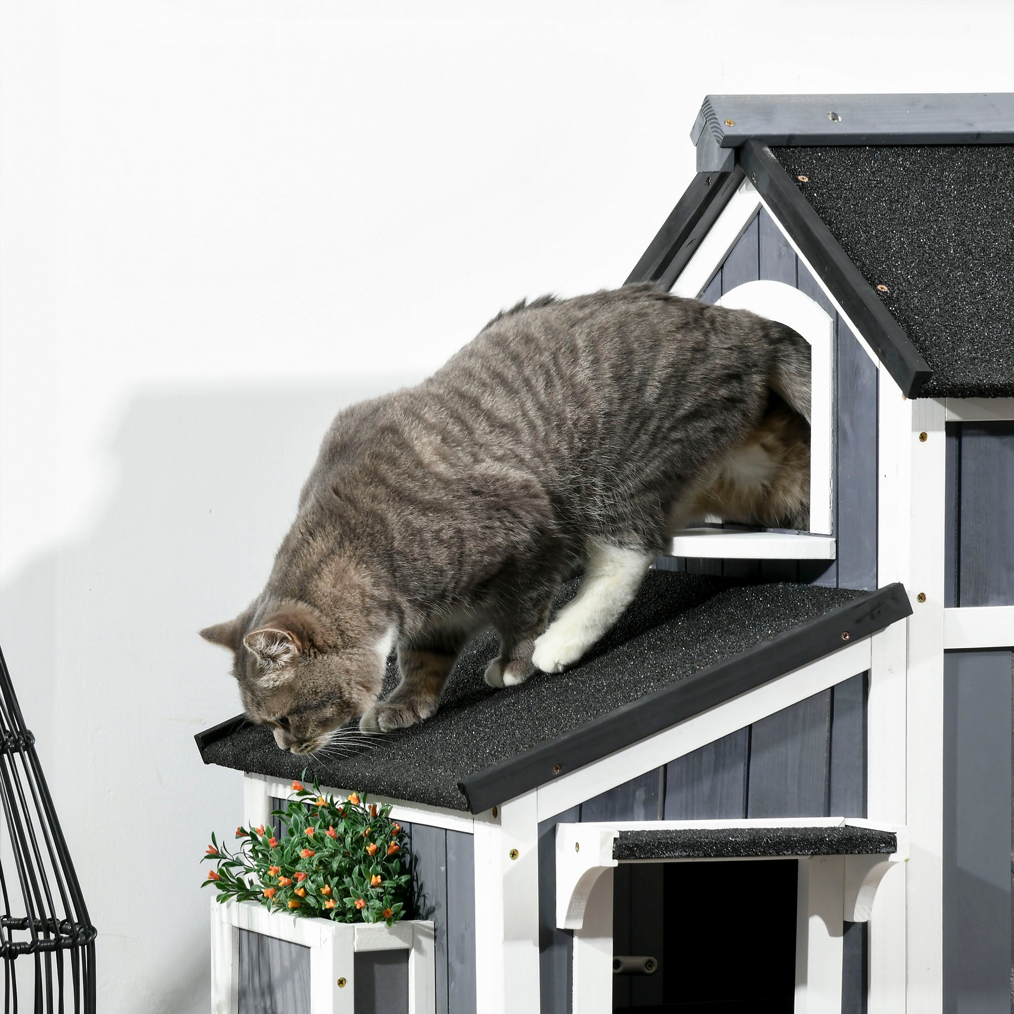 PawHut Outdoor Cat House with Weather-resistant Roof & Garden Bed, Outdoor Cat Shelter Enclosure with Multiple Entrances, Modern Cat Furniture Hideout, Cat Gifts, Gray