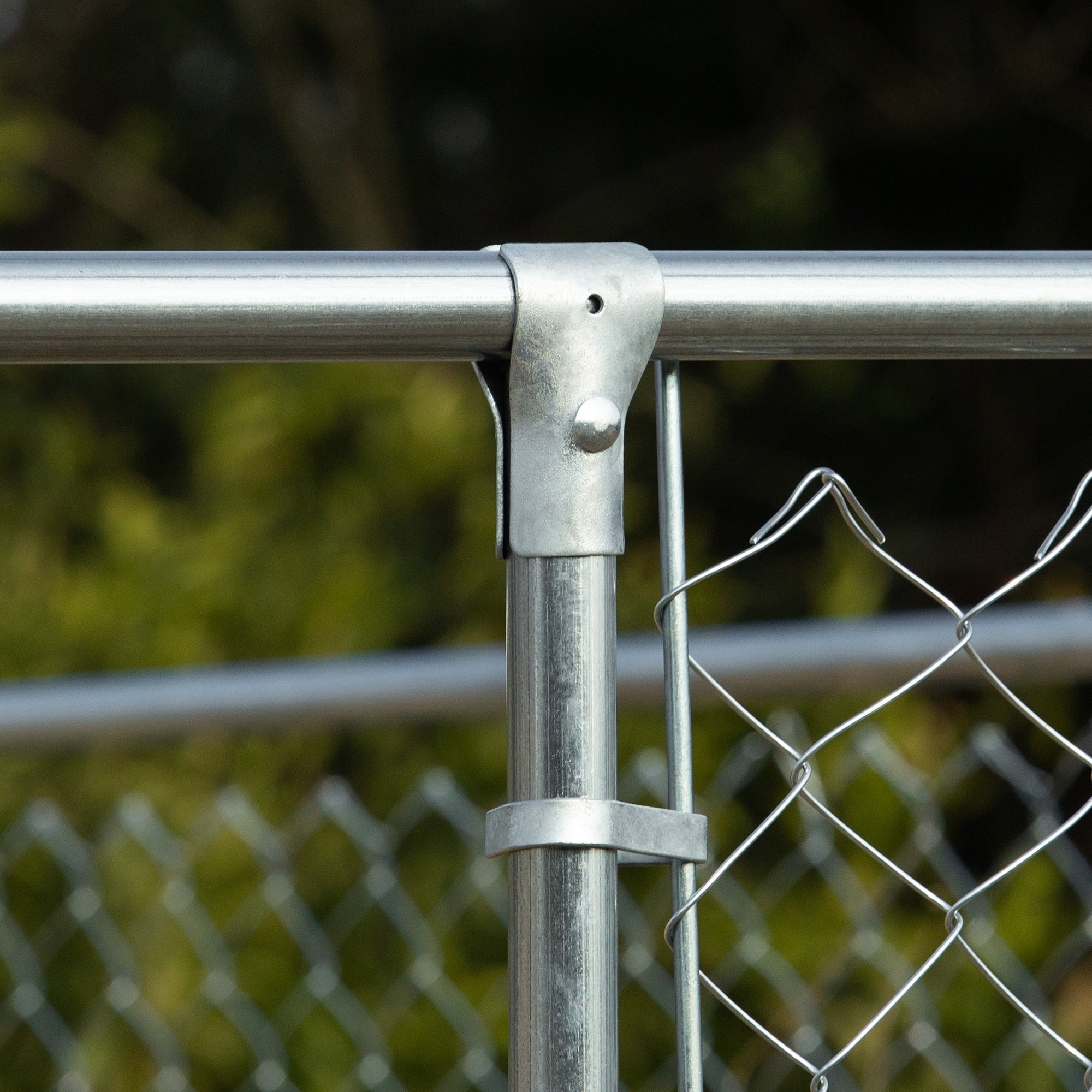 Dog Kennel Outdoor Run Fence with Roof, Steel Lock, Mesh Sidewalls for Backyard & Patio, 13.1' x 7.5' x 7.5'